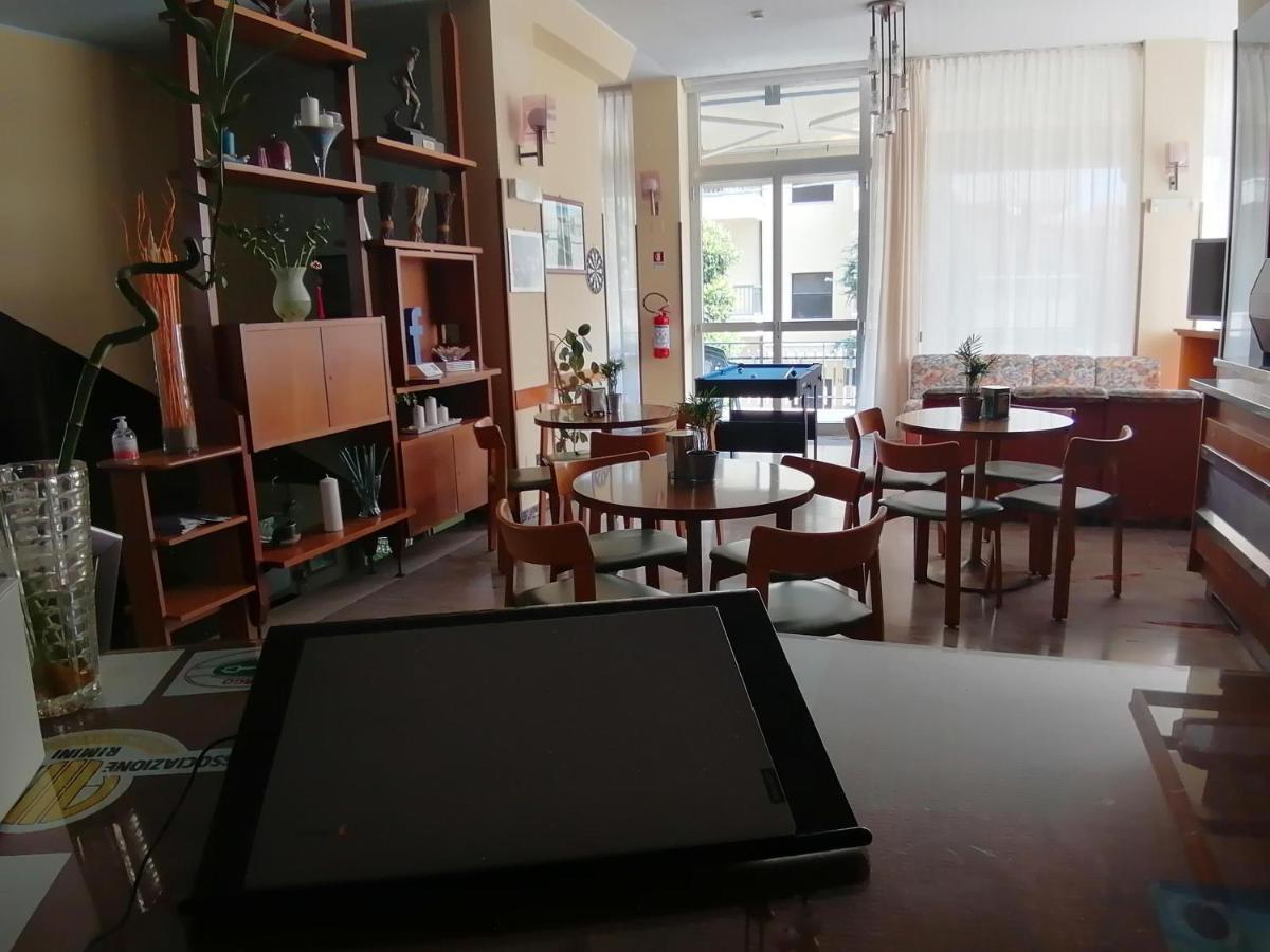 Hotel Luca Rimini Luaran gambar